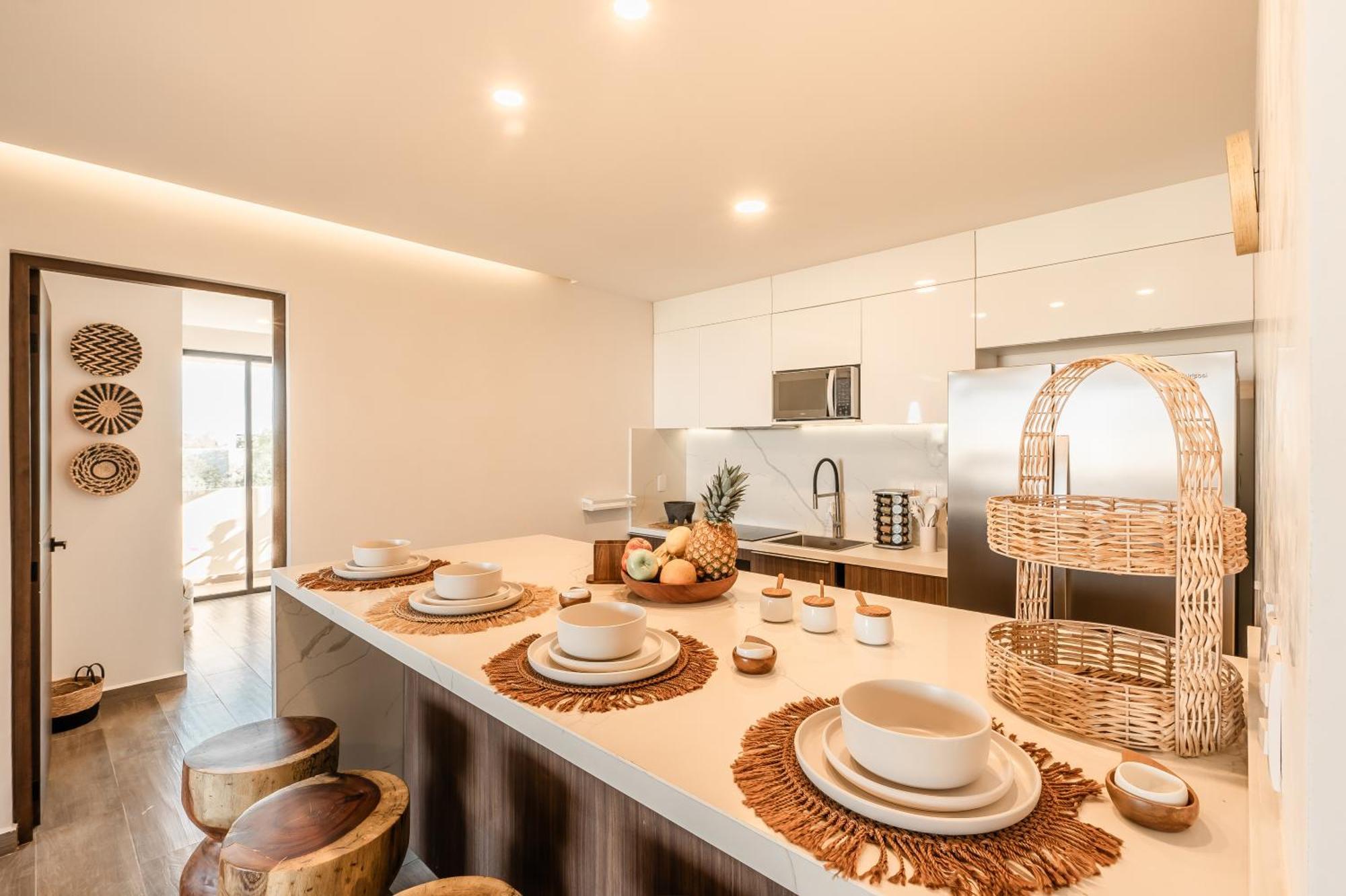 Deluxe 2-story Penthouse Pool & Bbq Rooftop Apartment *