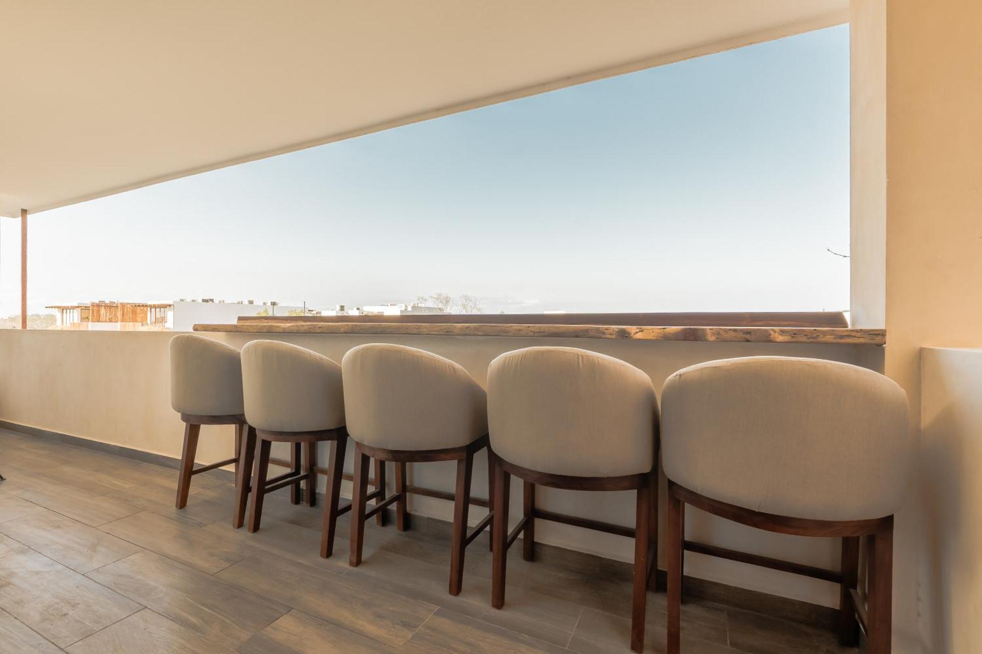 Deluxe 2-story Penthouse Pool & Bbq Rooftop Apartment