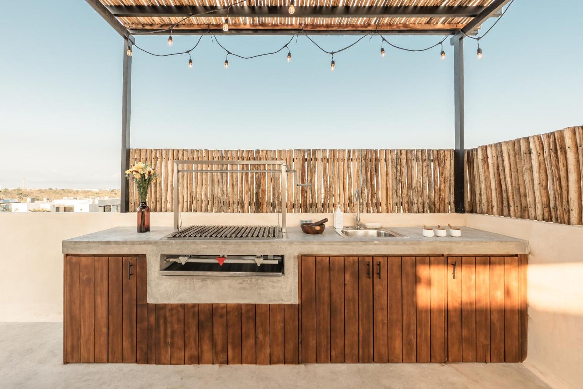 Deluxe 2-story Penthouse Pool & Bbq Rooftop Apartment