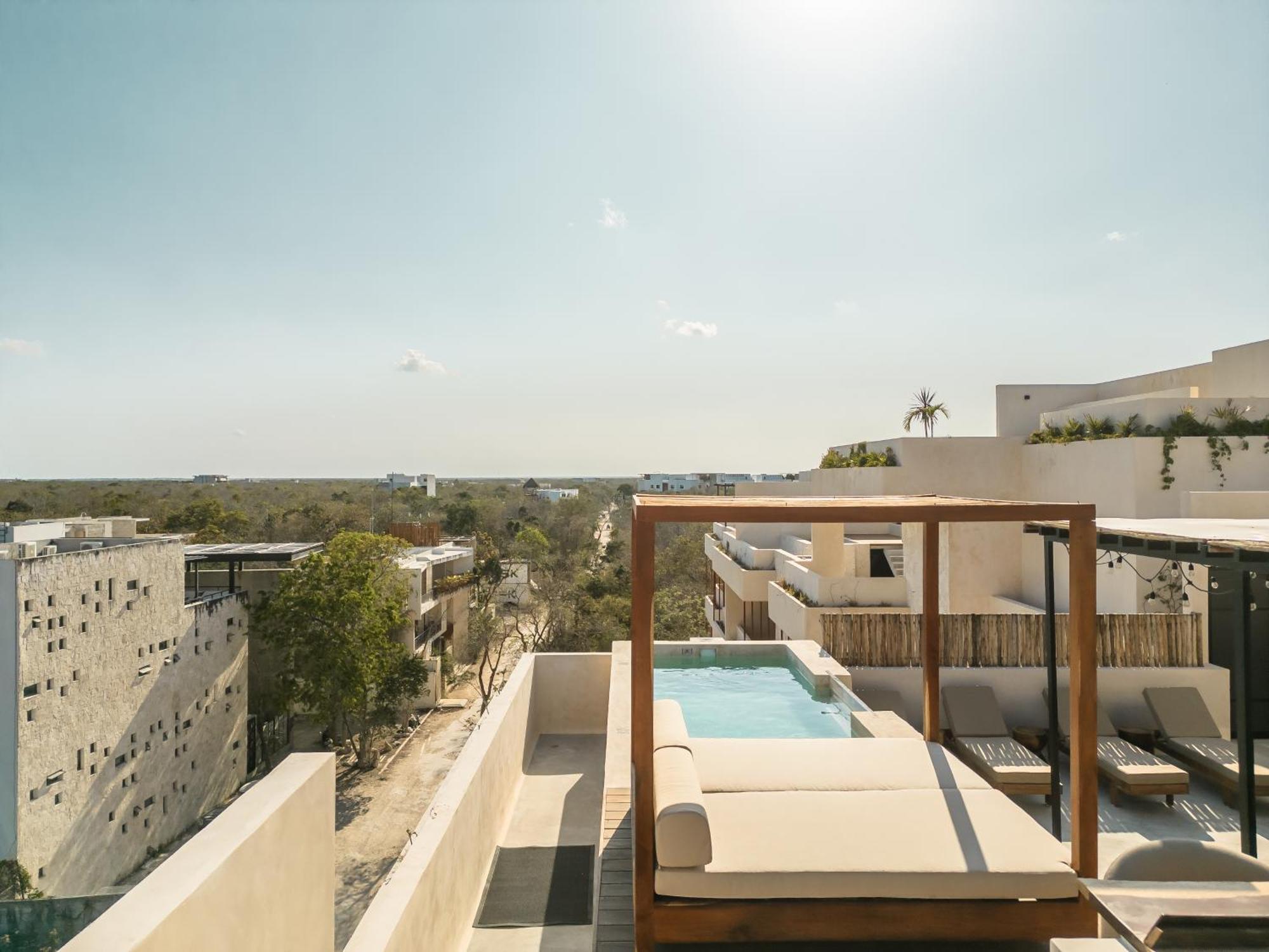 Deluxe 2-story Penthouse Pool & Bbq Rooftop Apartment *