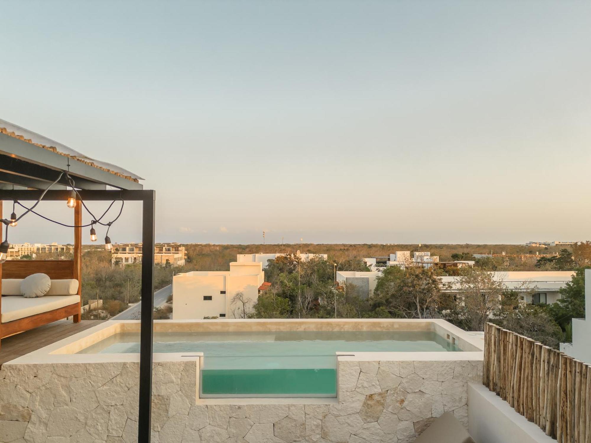 Deluxe 2-story Penthouse Pool & Bbq Rooftop Apartment