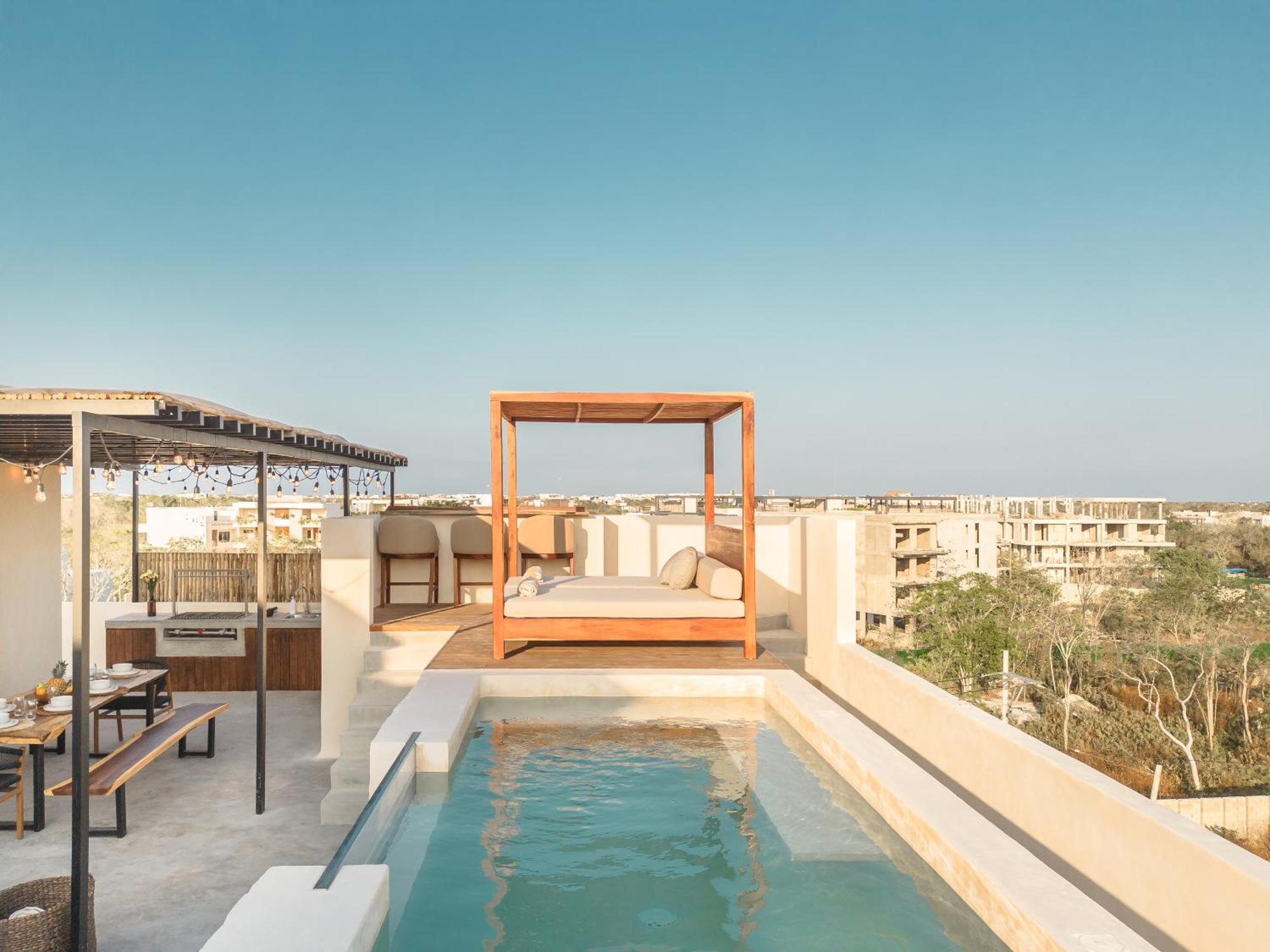 Deluxe 2-story Penthouse Pool & Bbq Rooftop Apartment *
